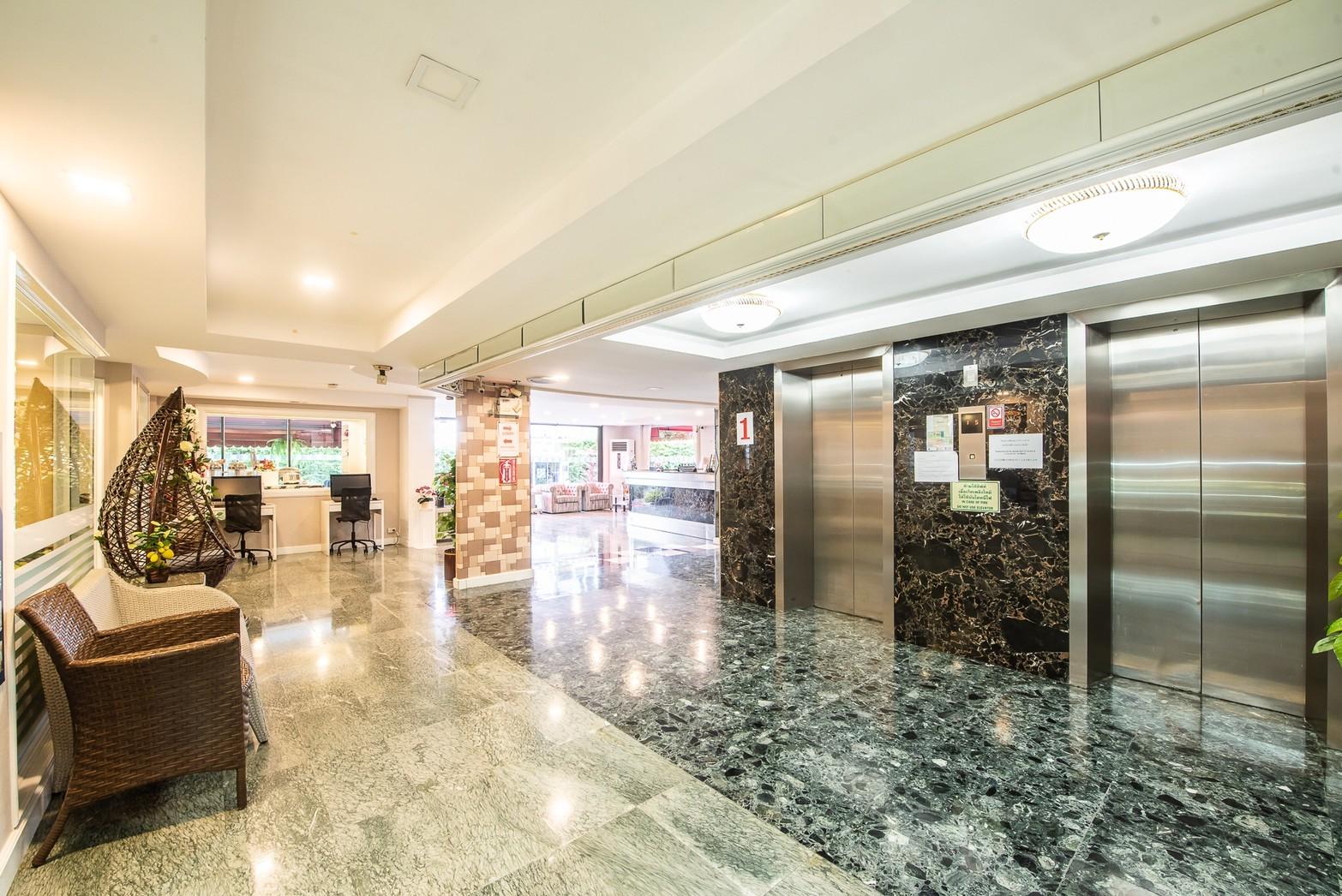 Roseate Ratchada Aparthotel Bangkok Exterior photo