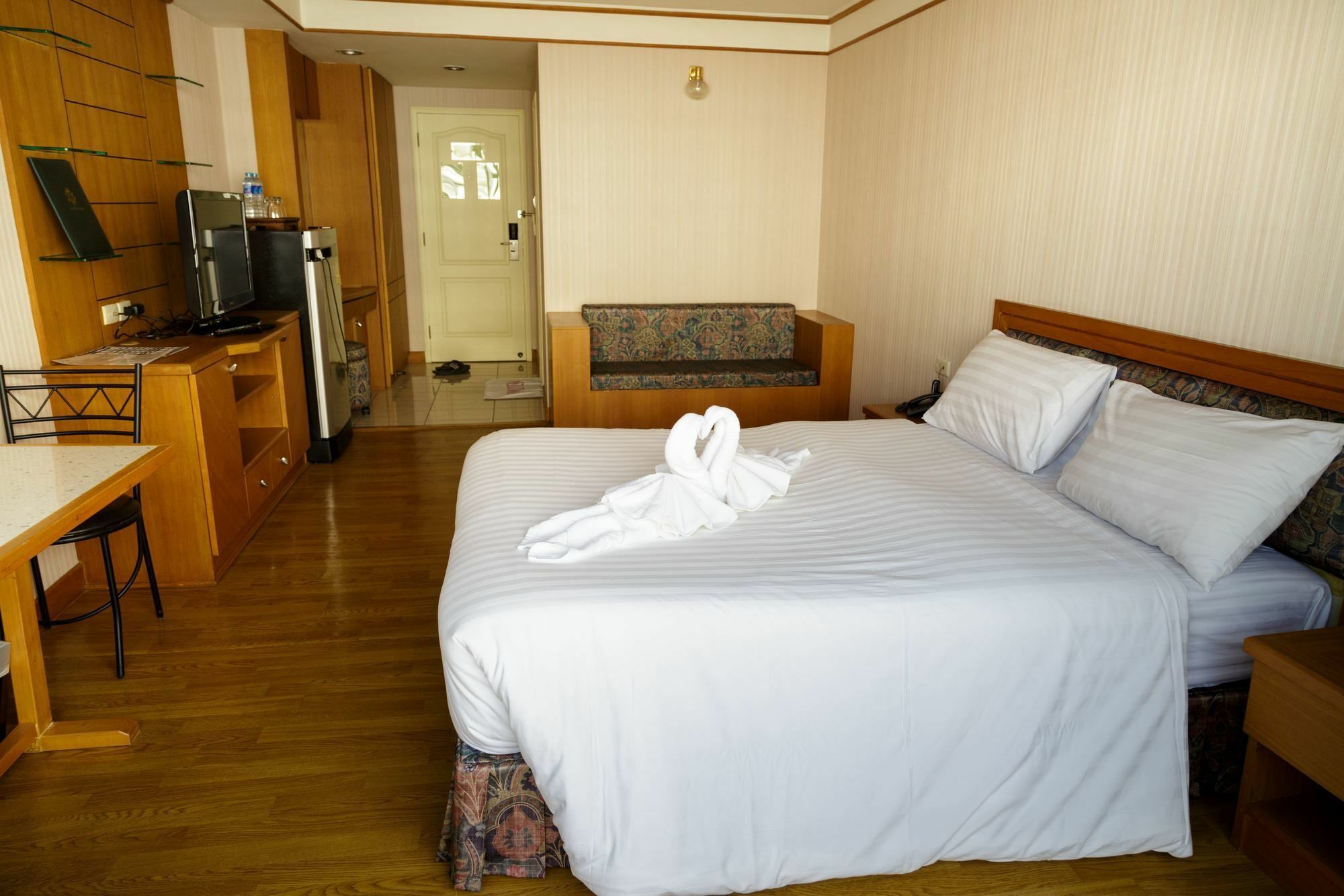 Roseate Ratchada Aparthotel Bangkok Exterior photo