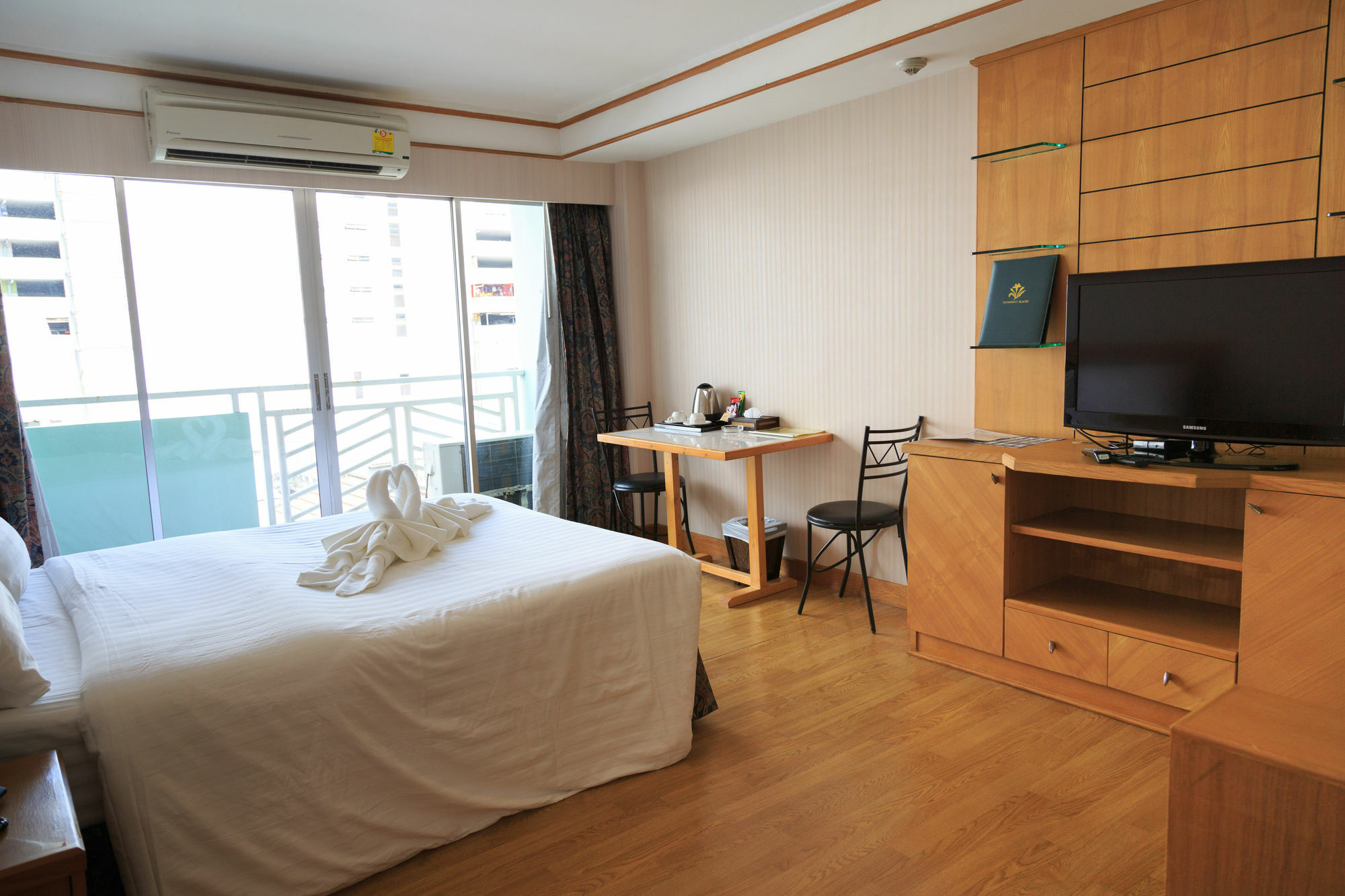 Roseate Ratchada Aparthotel Bangkok Exterior photo