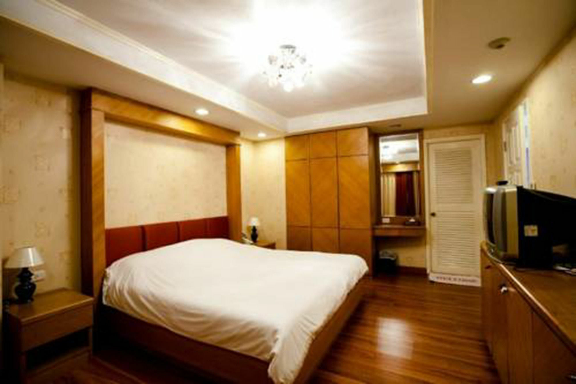 Roseate Ratchada Aparthotel Bangkok Exterior photo